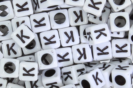 Koraliki Akrylowe Kostki Alfabet Literki 6x6mm "K"